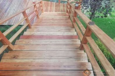 шлифовка ступеней деревянной лестницы 